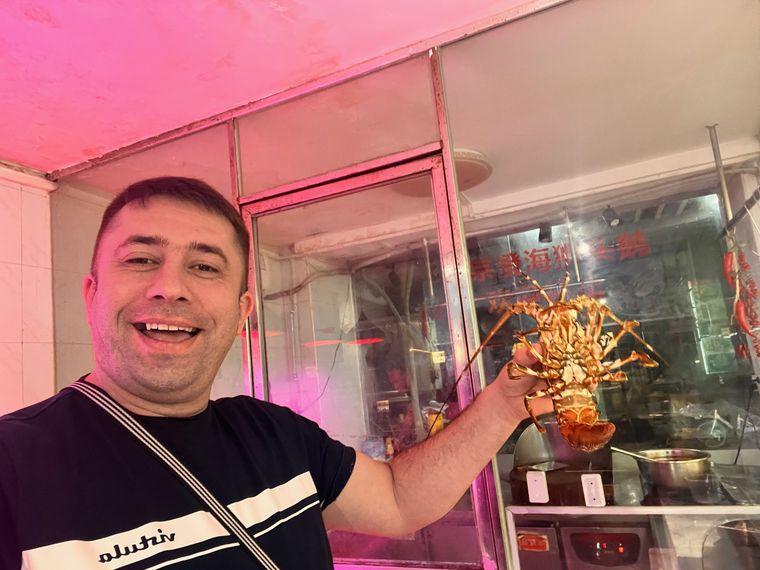 Kolacja w Chinach — lokalna kuchnia i owoce morza